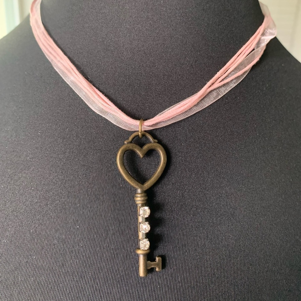 Necklace skeleton key heart pink ribbon choker